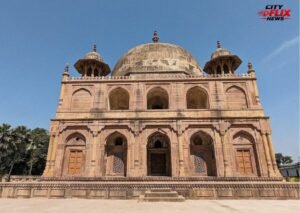 प्रयागराज के खुसरो बाग में स्थित मुगलकालीन ऐतिहासिक मकबरे और उद्यान